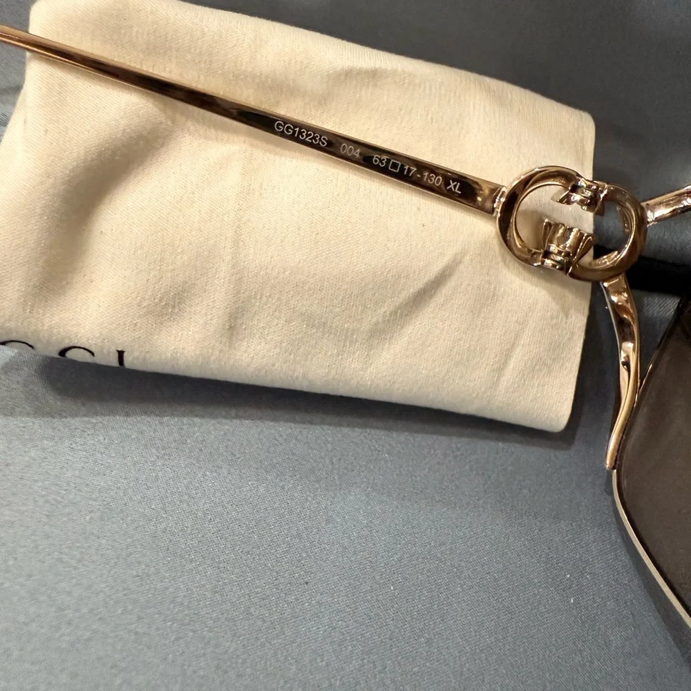 Authentic Gucci Women's Sunglasses with Gold Frame and Brown Lenses GG1323S
New - Picture 9 of 10